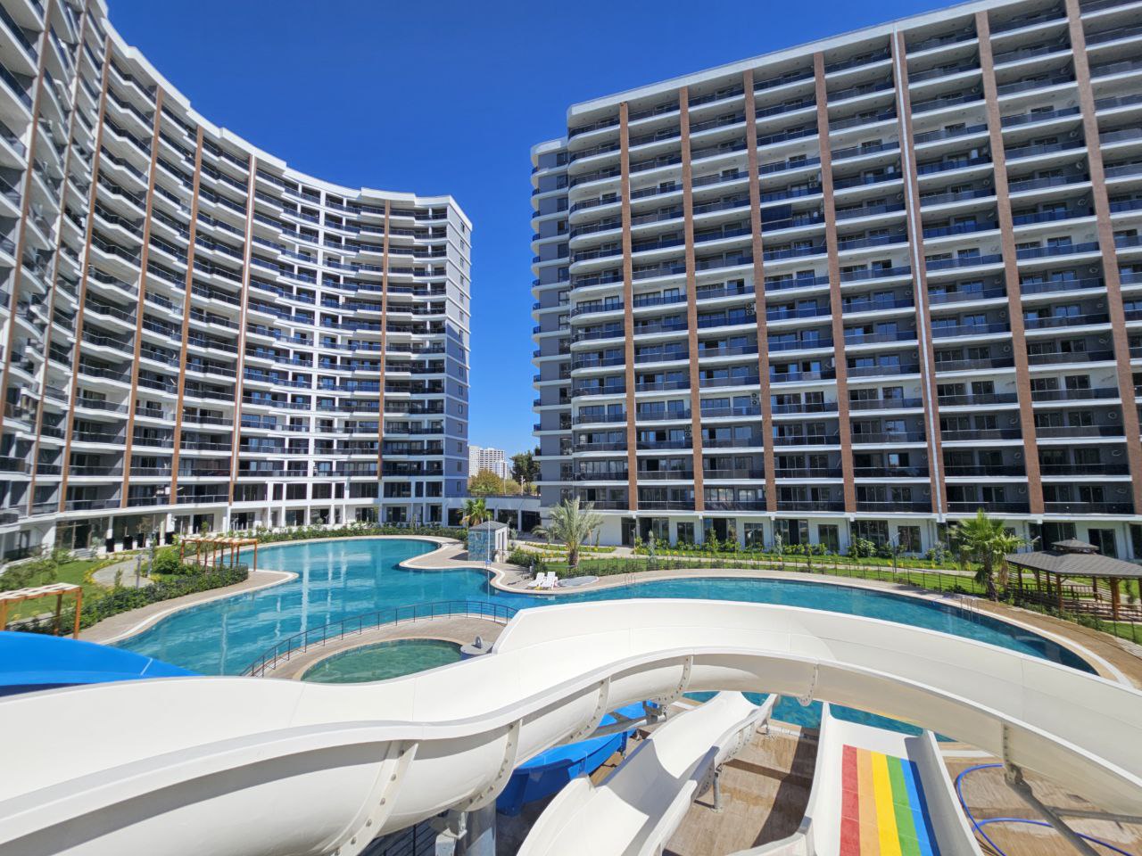 Wohnkomplex direkt am Meer in Mersin