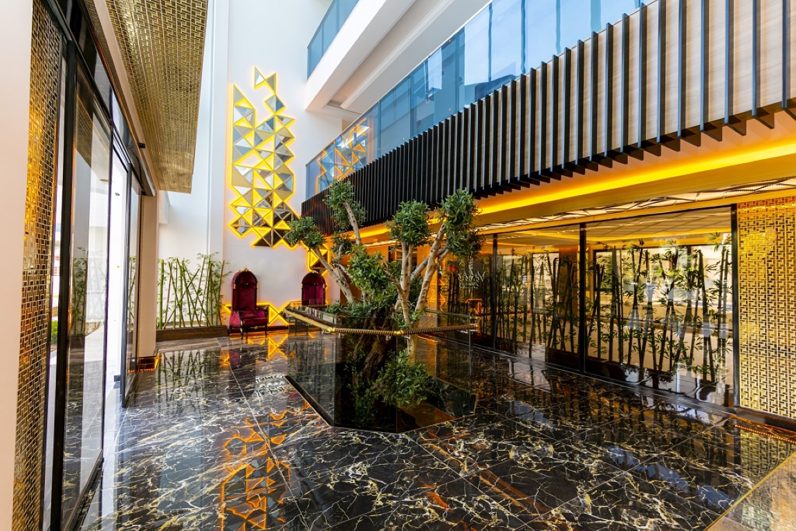 Gebäudekomplex mit der Infrastruktur eines Fünf-Sterne-Hotels in Mahmutlar