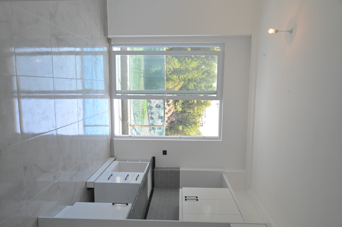 (1+1) - Aqua Residence