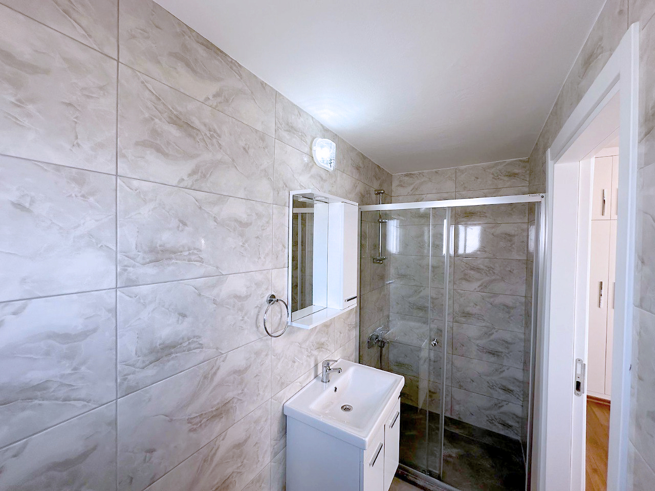 Kuzey Kıbrıs'ta 4+1 Lüks Villa - Denize 500 m, Yeni Boğaziçi