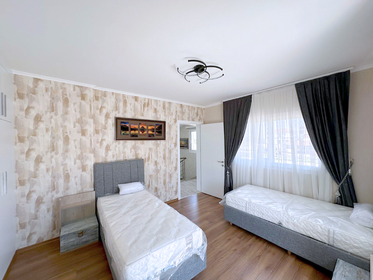 Kuzey Kıbrıs'ta 4+1 Lüks Villa - Denize 500 m, Yeni Boğaziçi