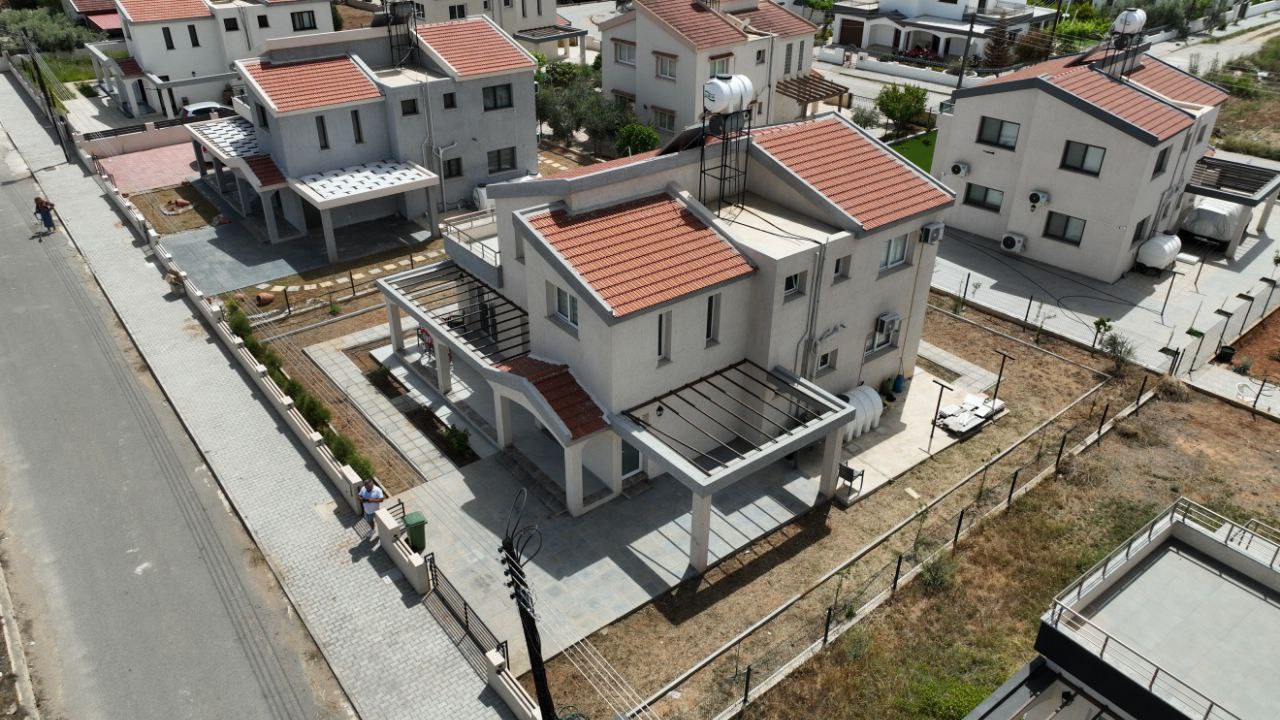Kuzey Kıbrıs'ta 4+1 Lüks Villa - Denize 500 m, Yeni Boğaziçi