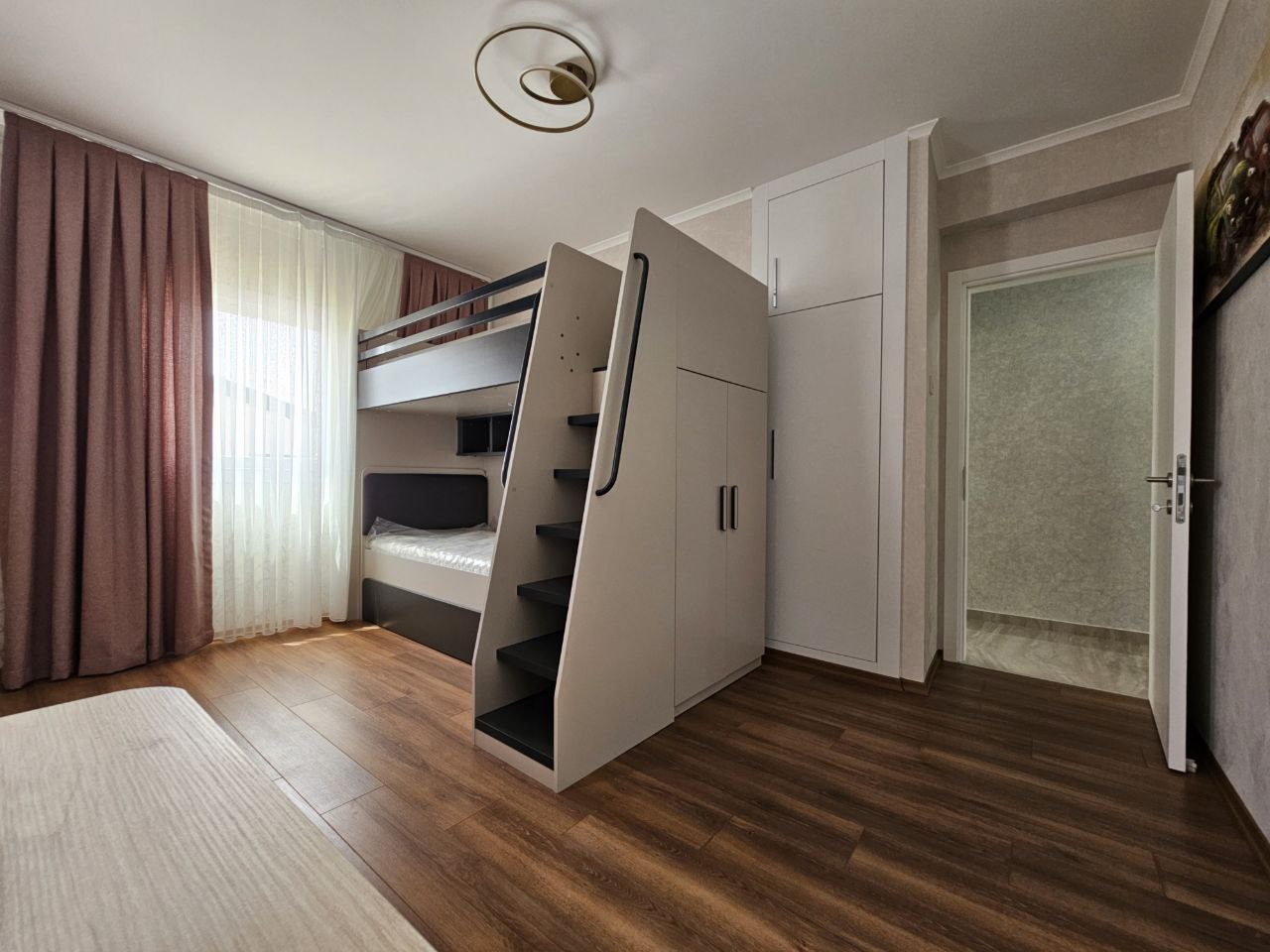 Kuzey Kıbrıs'ta 4+1 Lüks Villa - Denize 500 m, Yeni Boğaziçi