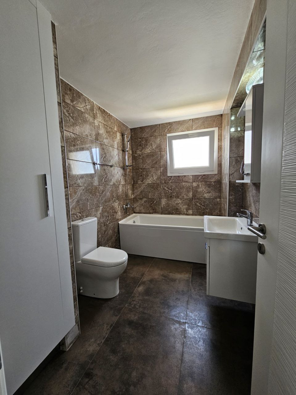 Kuzey Kıbrıs'ta 4+1 Lüks Villa - Denize 500 m, Yeni Boğaziçi