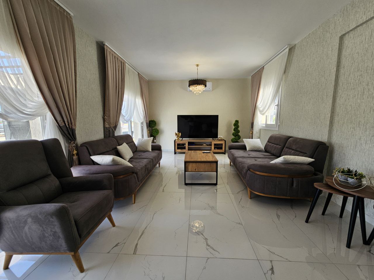 Kuzey Kıbrıs'ta 4+1 Lüks Villa - Denize 500 m, Yeni Boğaziçi