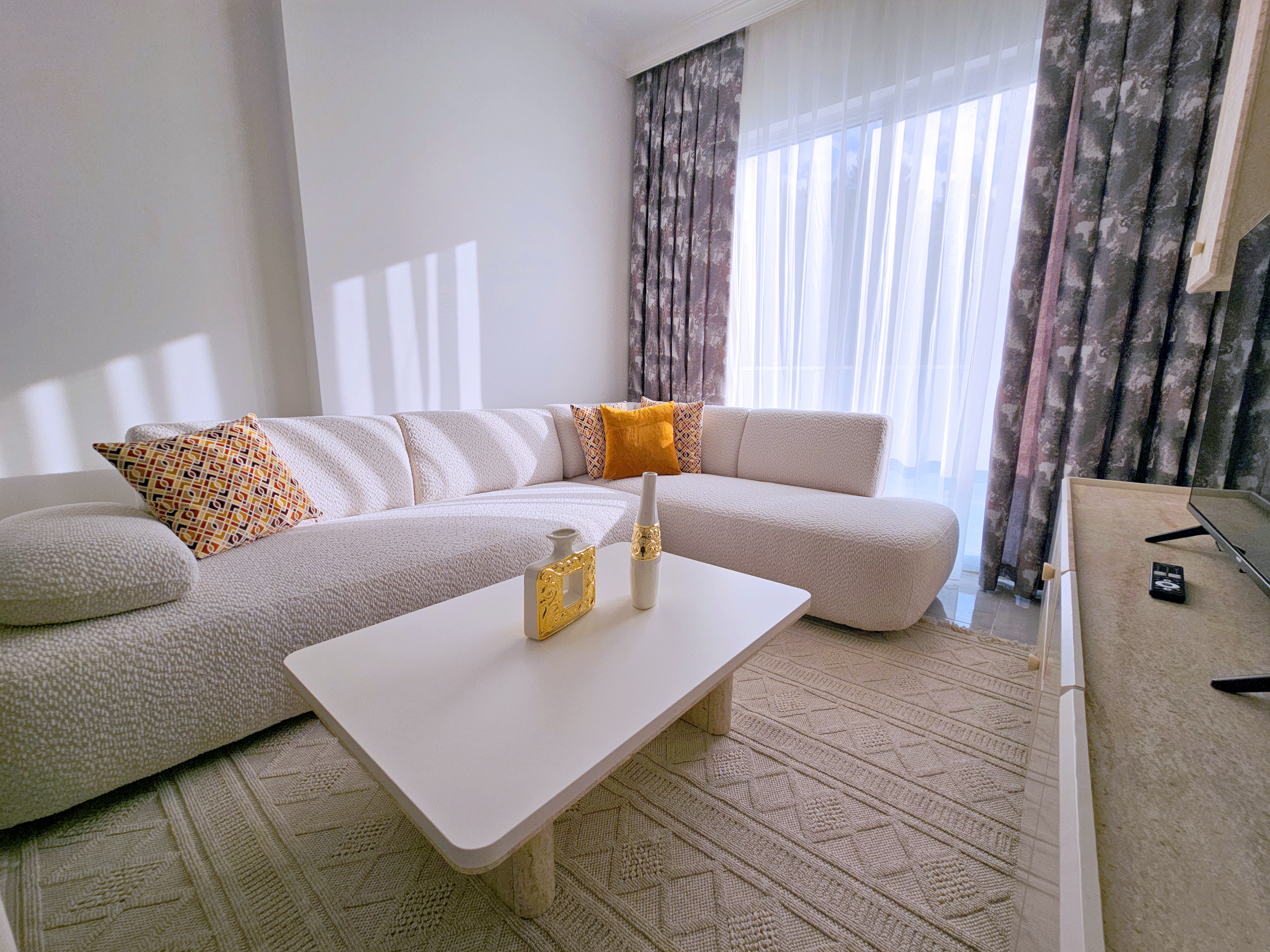 KIRA (1+1) - AVSALLAR