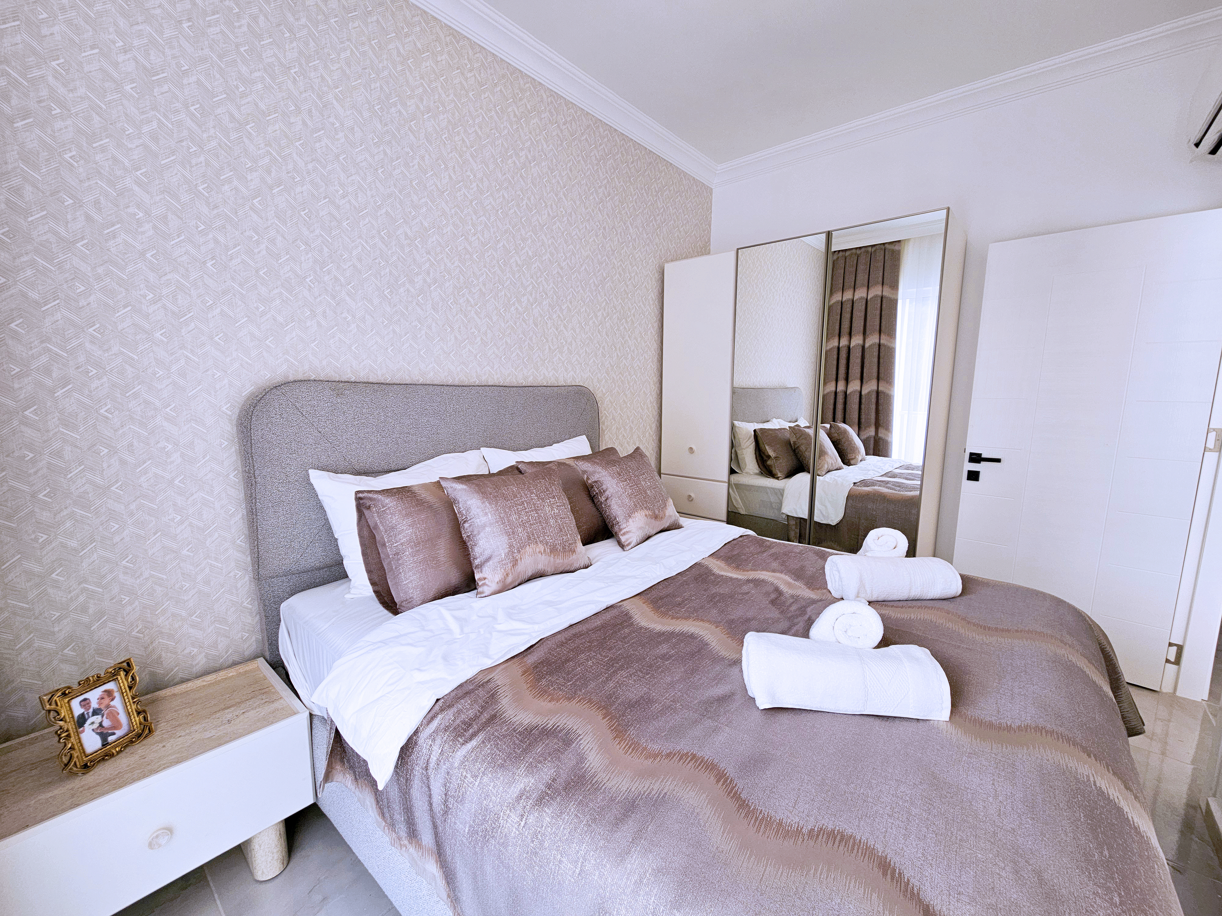 KIRA (1+1) - AVSALLAR