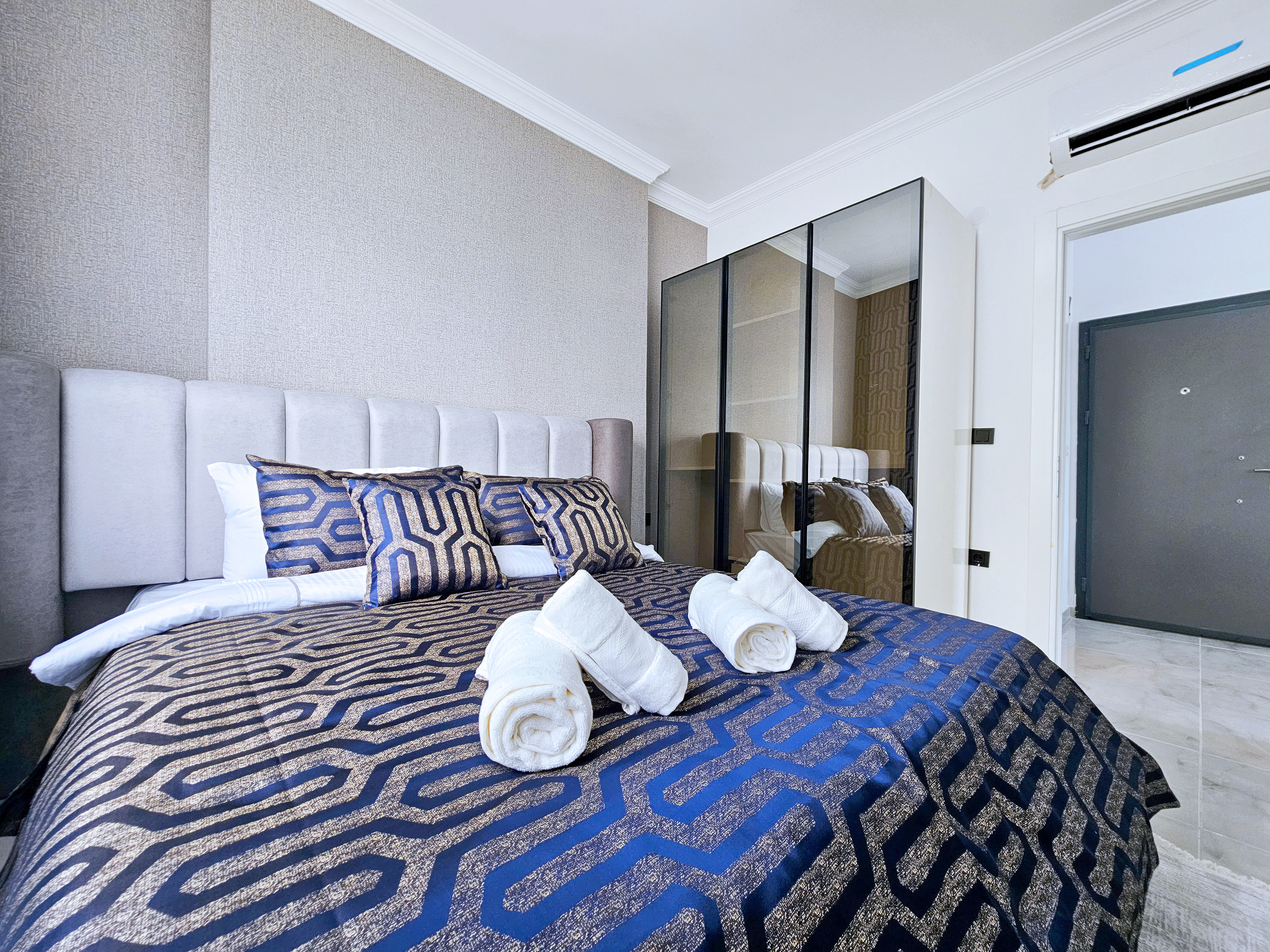 KIRA (1+1) - AVSALLAR