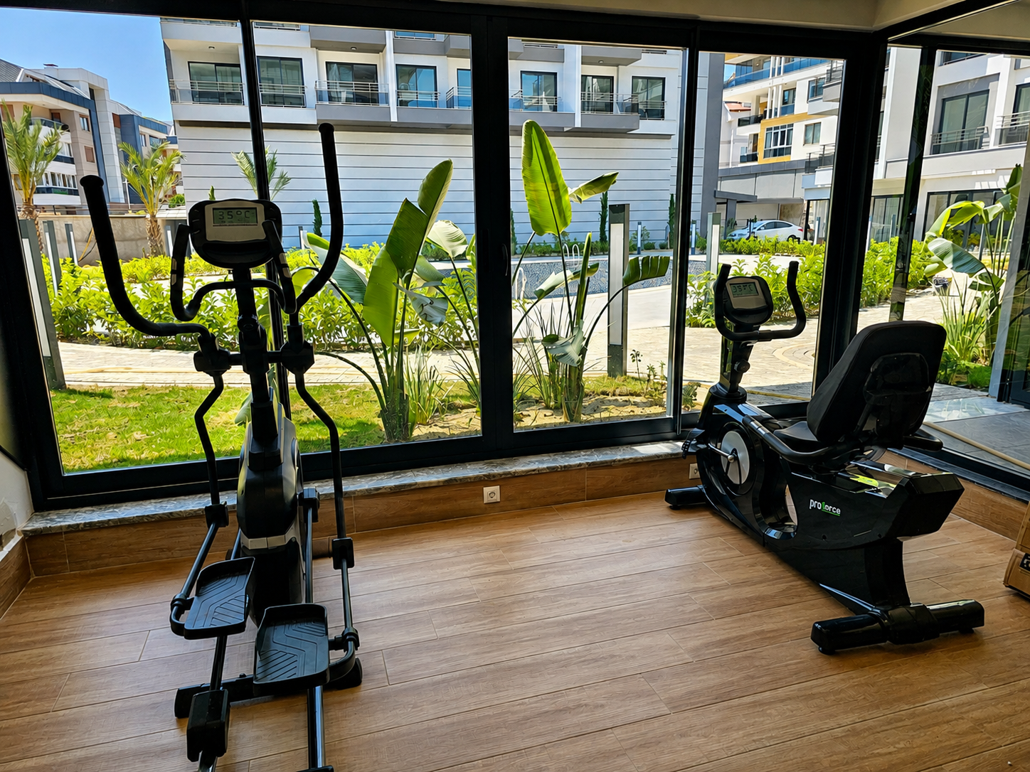 Oba'da Hazır Konut Projesi - 1+1 - 3+1 Duplex - Denize 1,2 km