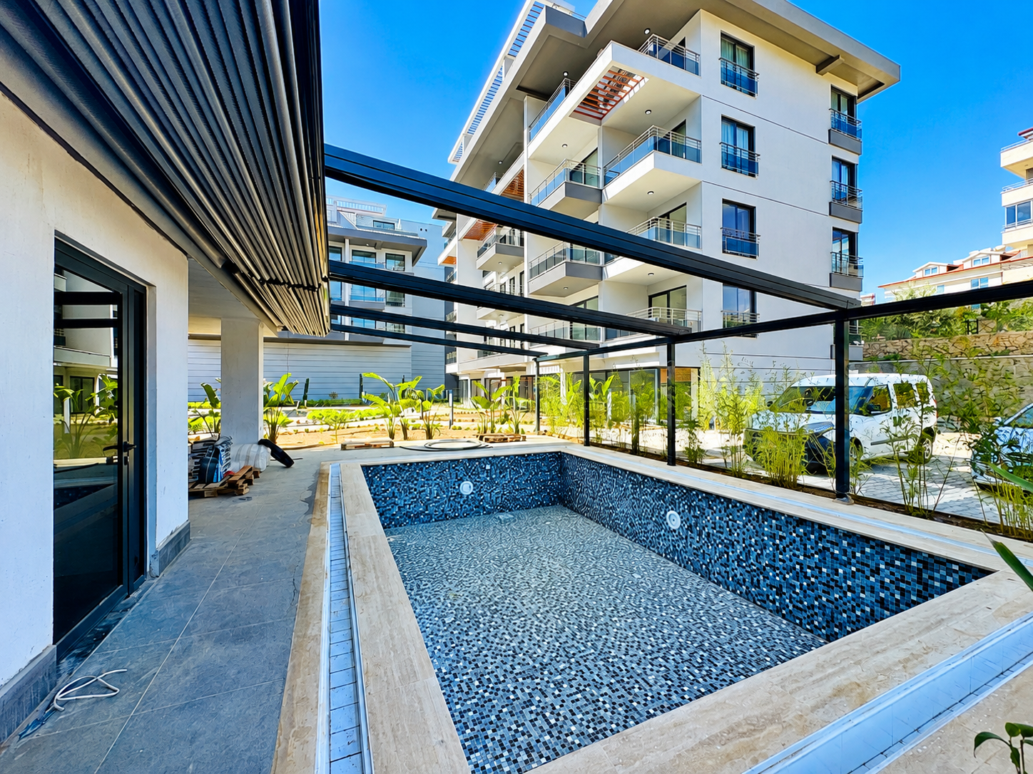 Oba'da Hazır Konut Projesi - 1+1 - 3+1 Duplex - Denize 1,2 km