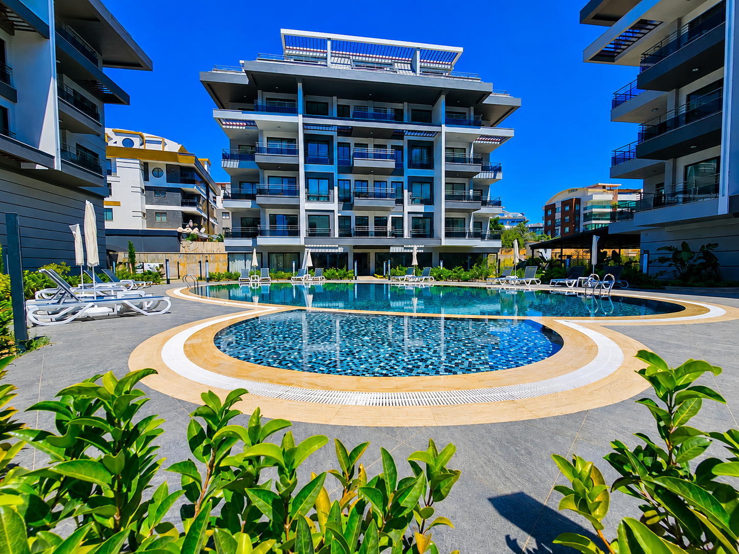 Oba'da Hazır Konut Projesi - 1+1 - 3+1 Duplex - Denize 1,2 km